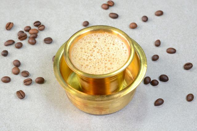 தேநீர், காபியை பாலுடன் சேர்த்துக் குடிப்பதால் என்ன ஆபத்து? சரியாகப் பருகுவது எப்படி?