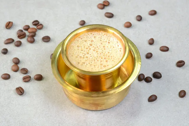 தேநீர், காபியை பாலுடன் சேர்த்துக் குடிப்பதால் என்ன ஆபத்து? சரியாகப் பருகுவது எப்படி?