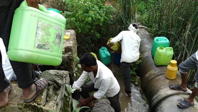 "इतक्या पिढ्या गेल्या गावात अजून नळ पाहिला नाही", पूर्णा नदीकाठची बाराही महिने तहानलेली गावं