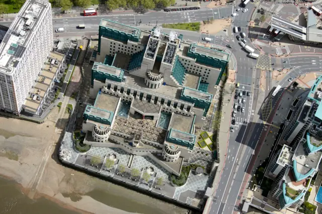 MI 6 मुख्यालय