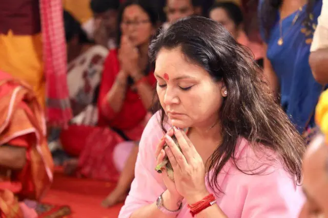 2026 के विधानसभा चुनावों के लिए दायर चुनावी हलफनामे में रिनिकी की कुल संपत्ति 32 करोड़ 79 लाख से ज्यादा है, जो कि 2011 के हलफनामे के मुकाबले 1400 फ़ीसदी ज्यादा है 