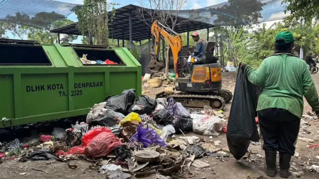 Tempat Pembuangan Sampah (TPS) Kesiman Kertalangu, Denpasar Timur.