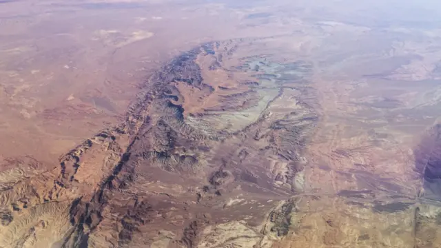 Una foto aérea del rugoso sistema montañoso de Zagros, en Irán