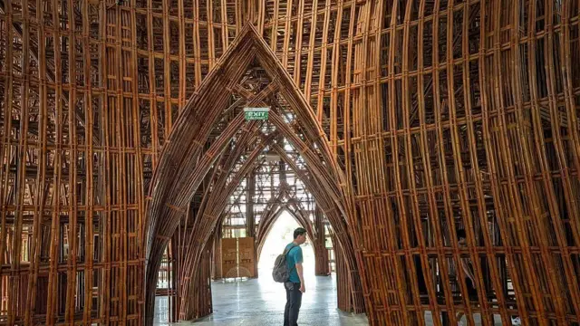 Bamboo Legend, struktur bambu karya arsitek Vietnam Vo Trong Nghia yang berlokasi di Phu Quoc, Vietnam.
