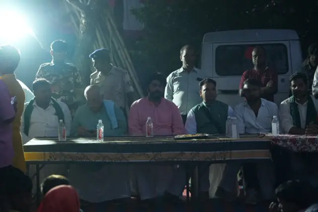 ओसामा शहाब, सिवान के पूर्व सांसद और बाहुबली शहाबुद्दीन के बेटे हैं. ओसामा सिवान की रघुनाथपुर सीट से राजद के टिकट पर अपनी किस्मत आजमा रहे हैं.