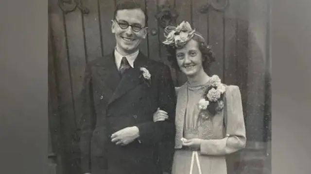 John and Blodwen Tinniswood on dia wedding day