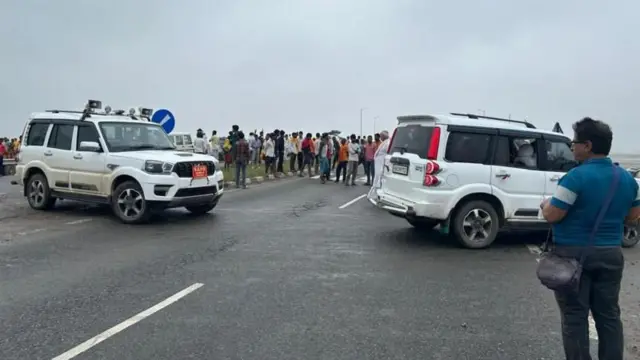 या प्रकरणात घोसवरी पोलीस ठाण्यात अनंत सिंह यांच्यासह पाचजणांविरोधात एफआयआर नोंदवण्यात आला आहे.