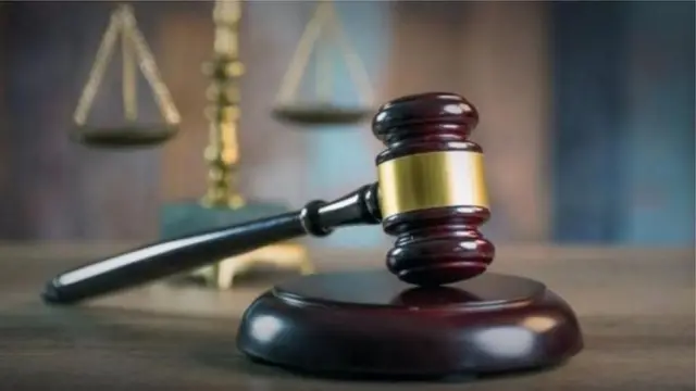 ਅਦਾਲਤ ਵਿੱਚ ਰੱਖਿਆ ਜਾਣ ਵਾਲਾ ਜੱਜ ਦਾ ਹਥੌੜਾ