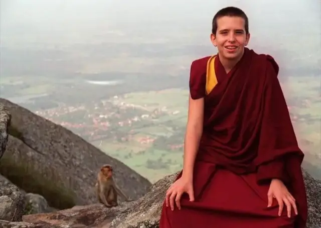 เมื่อเข้าสู่วัยรุ่น โอเซลจึงรู้ว่าไม่ต้องการใช้ชีวิตแบบพระลามะในวัด