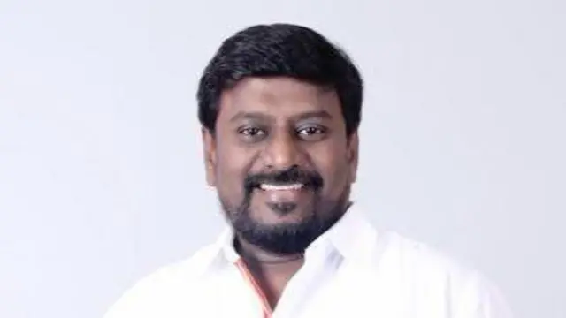 பள்ளிக்கல்வித்துறை அமைச்சர் ராஜ்மோகன். 
