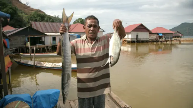 Lukman dan tangkapannya yang didapat dengan menempuh jarak jauh