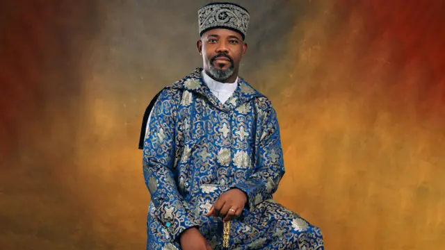 "Ndị obodo m họpụtara m dịka Okwe II dabere n'iwu na-achị obodo anyị. Anyị na-ebugharị ocheeze obodo anyị, ọ bụghị ụdị nke na-esite n'aka nna fere n'aka nwa. Nke anyị na-esite n'otu ọnụmara fere n'ọnụmara ọzọ."