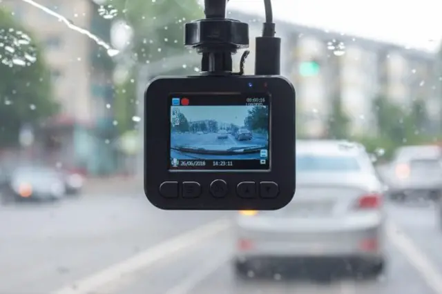 Кыргызстанда ар бир айдоочу унаасына видеокаттоочу орнотууга милдеттендирилиши мүмкүн