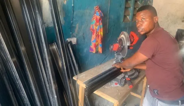 Komba Johnbull arishimira ko abana biwe batabayeho nabi cane 