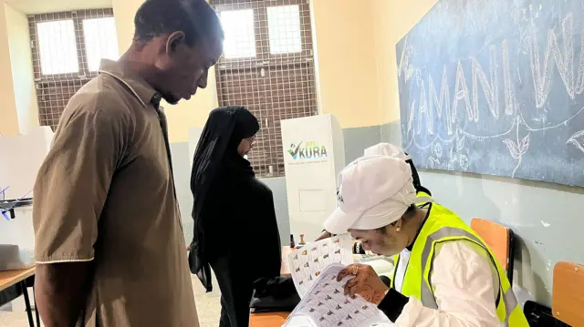 Nke a bụ ntuliaka nke asaa a na-eme na mba ahụ kemgbe ọchịchị onyekwuouche ya nke ọtụtụ pati laghachiri n'afọ 1992.