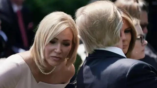 بولا وايت مع الرئيس الأمريكي دونالد ترامب