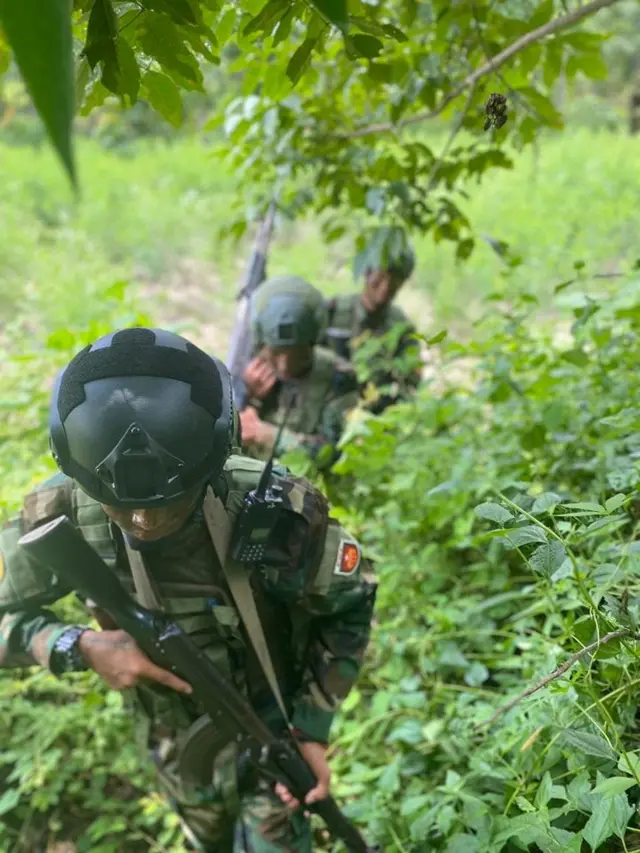 သာယာဝတီခရိုင် အမှတ် ၃ တပ်ရင်းရဲ့ တပ်ဖွဲ့ဝင်တချို့ (ပုံ‌ဟောင်း)