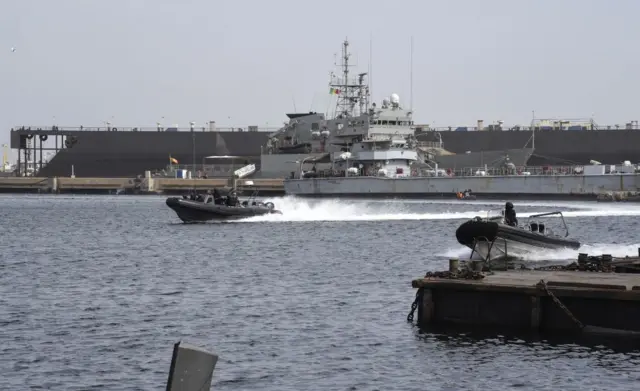 Exercices militaires interarmées à Dakar.