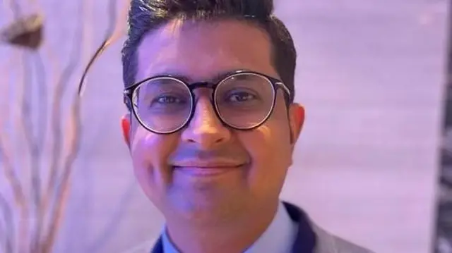 ડૉ. ઉમેશ ગોધાણીની તસવીર