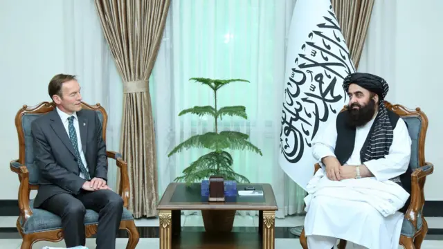 وزیر خارجه حکومت طالبان و نماینده ویژه بریتانیا برای افغانستان