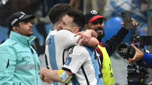 আলভারেজ মেসির কাজ অনেকটা সহজ করে দিচ্ছিলেন