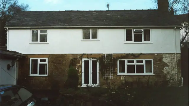 እቲ ኣብ ፔንፎርድ ዝርከብ ሰበ ዘይነብሮ ገዛ