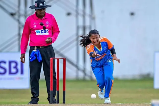 ओडिशातील आदिवासी समुदायातील फुला सरेन हिने पाच वर्षांची असताना डाव्या डोळ्याची दृष्टी गमावली.