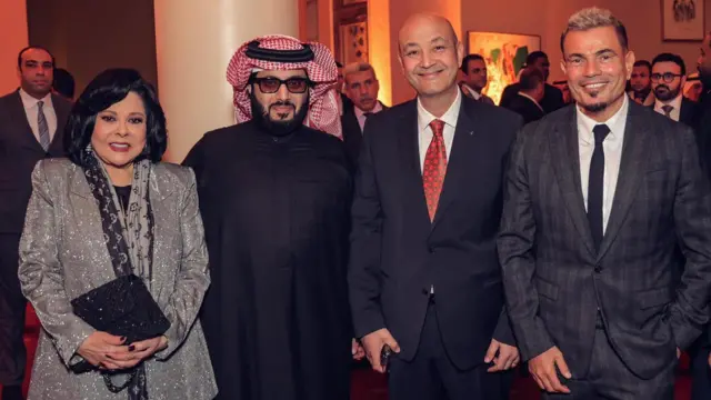 عمرو دياب وعمرو أديب وتركي آل شيخ وإسعاد يونس في حفلة 