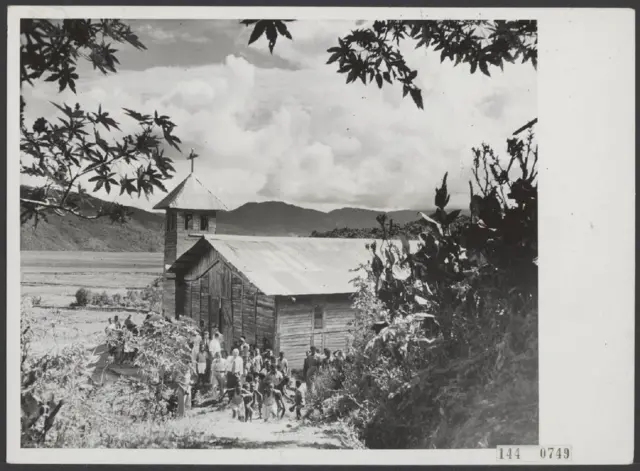 Herman Tillemans, suku moni, papua