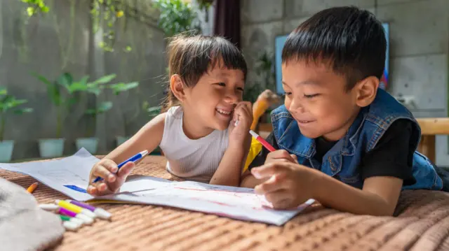 Ilustrasi kakak-adik