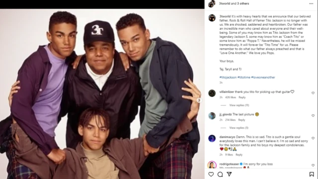 Tito Jackson posing wit di 3T
