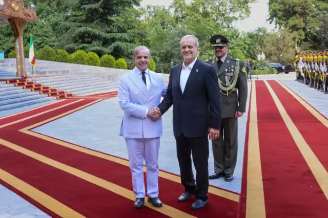 استقبال پزشکیان از شهباز شریف در مجموعه سعدآباد