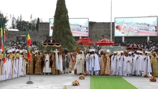 ቀሳውስት እና ደመራ