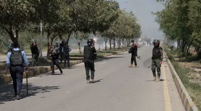 پولیس، 9 مئی