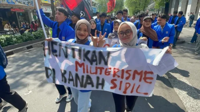 Aksi mahasiswa Universitas Islam Indonesia di Yogyakarta, Senin (15/06).