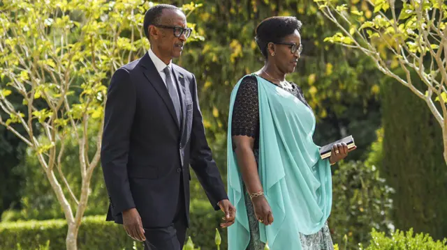 Perezida Kagame n'umugore we Jeannette batumiwe muri ubu bukwe