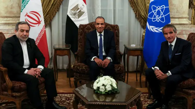 پس از اعلام خبر این توافق عباس عراقچی و رافائل گروسی در یک نشست خبری مشترک در قاهره، پایتخت مصر، شرکت کردند