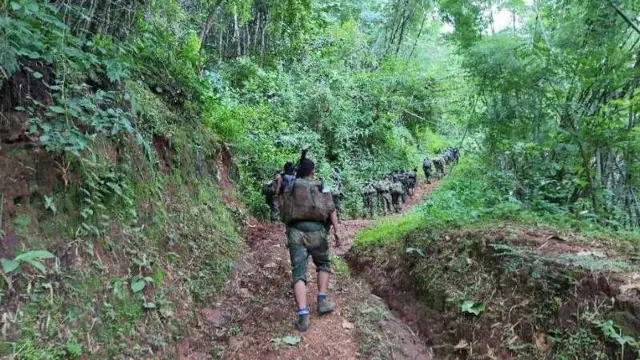 ရပ်စောက်မြို့နယ်၊ ကျောက်ဂူဒေသမှာစစ်ရေးလှုပ်ရှားနေတဲ့ ဓနုပြည်သူ့လွတ်မြောက်ရေးတပ်တော် (DPLF) တပ်ဖွဲ့ဝင်တွေ 