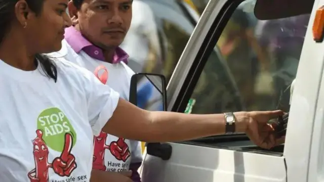 সাম্প্রতিক পরিস্থিতির প্রভাব এইডস নিয়ন্ত্রণ কর্মসূচিতেও পড়বে বলে অনুমান- প্রতীকী ছবি। 