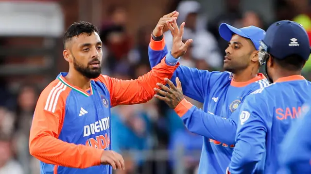 वरुण चक्रवर्ती