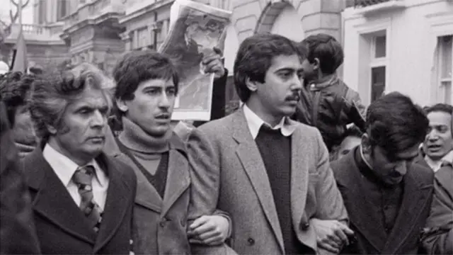 अपने पिता की फांसी के ख़िलाफ़ लंदन में हुए एक प्रदर्शन में शाहनवाज और मुर्तजा भुट्टो भी शामिल हुए थे