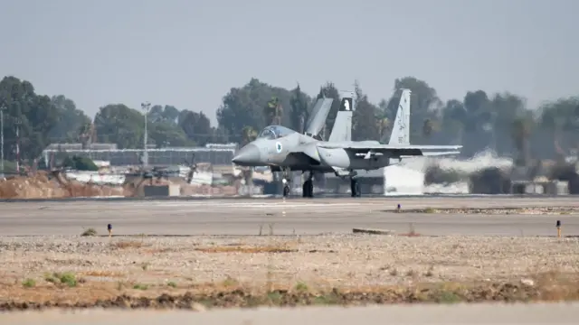 यमनमा हमला गर्न जाने क्रममा इजरेली एफ१५ लडाकु जेट