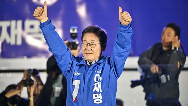 မဲမပေးခင် သဘောထား စစ်တမ်းကောက်ယူမှုတွေအရ ဒီမိုကရက်တစ်ပါတီက အီဂျေမြောင်ဟာ သမ္မတ ရွေးကောက်ပွဲ ဝင်ပြိုင်မယ့် ကိုယ်စားလှယ် ၆ ယောက်ထဲမှာ ရှေ့ဆုံးက ပြေးနေ