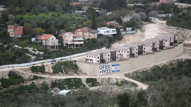مباني مستوطنات إسرائيلية يظهر التوسع حول مستوطنة معاليه أدوميم اليهودية في الضفة الغربية