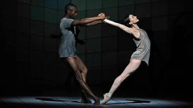 Eric Underwood y Marianela Núñez en una producción del Royal Ballet, el 10 de noviembre de 2016 en Londres, Inglaterra.