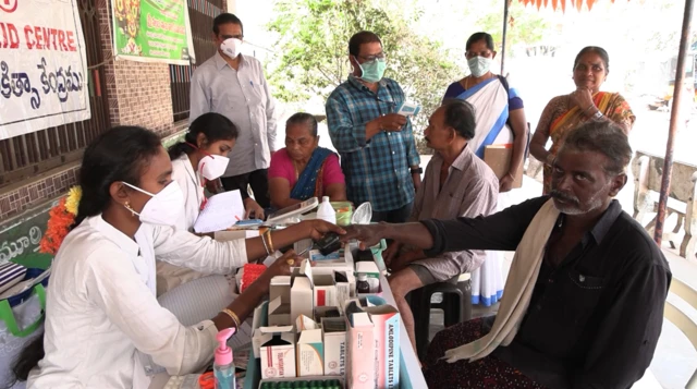 కోళ్ల ఫారం, పౌల్టీ ఫామ్, చికెన్, ఎగ్స్, గుడ్లు బర్డ్ ఫ్లూ, హెచ్ వన్ ఎన్ వన్ ఇన్‌ఫ్లూయంజా, తూర్పు గోదావరి, పశ్చిమ గోదావరి, కృష్ణా జిల్లా