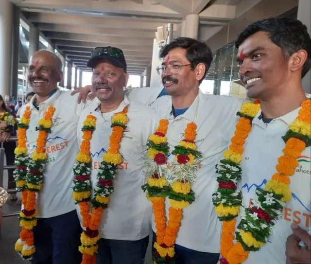 संदीप, हेमंत, संतोष आणि धनाजी मुंबईत परतले तेव्हा