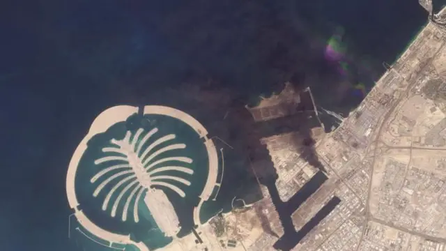 ईरानी मिसाइलें शॉपिंग मॉल, आलीशान गगनचुंबी इमारतों और नौकाओं से भरे बंदरगाहों के पास आकर गिर रही हैं