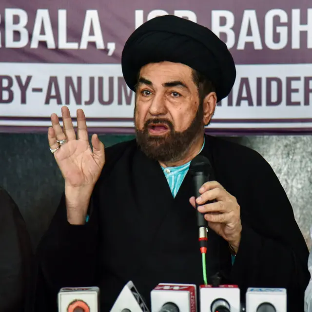 शिया धर्मगुरू कल्बे जव्वाद इस बारे में मीडिया से बात करते हुए