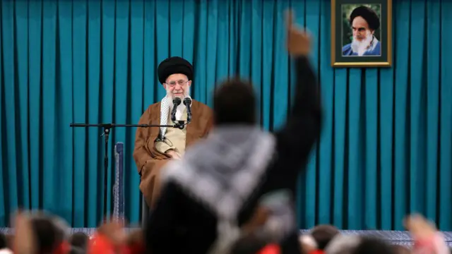 سخنرانی آیت‌الله خامنه‌ای برای نیروهای بسیج